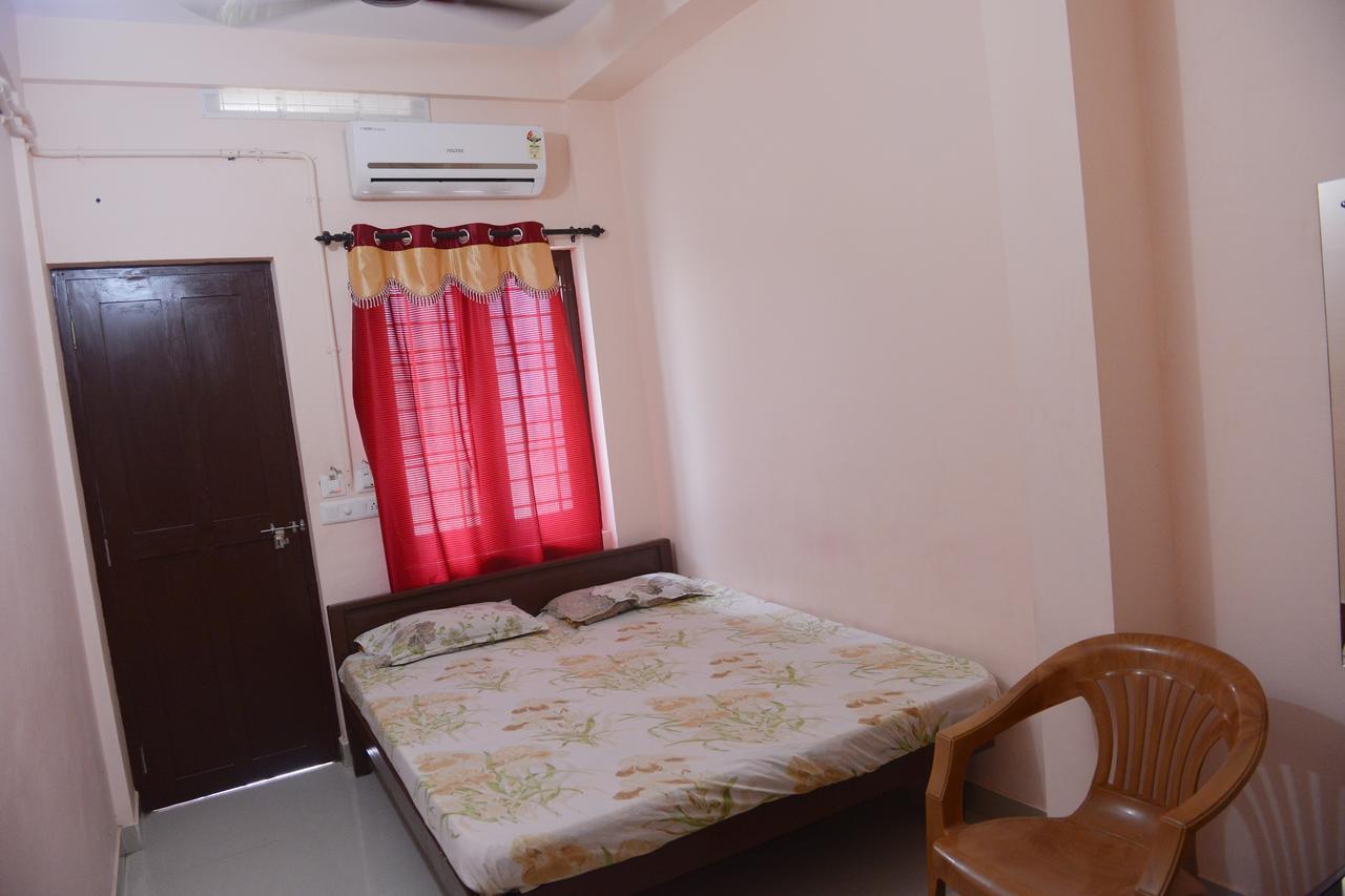 Chottanikara Ppg Tourist Home الغرفة الصورة